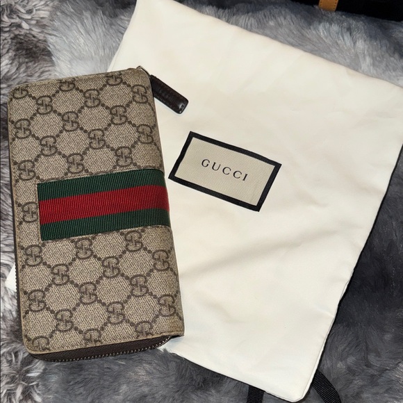 Gucci GUCCI GG Supreme Bee Zip Animalier Around Long Wallet Canvas Leather